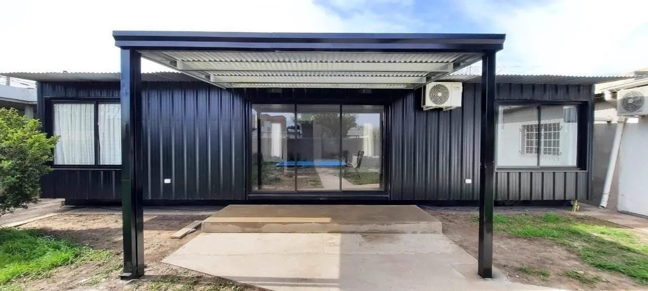 Casilla rural con pérgola